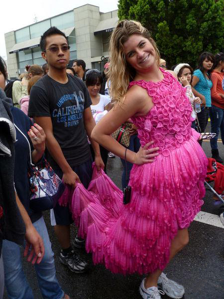 Платья из презервативов