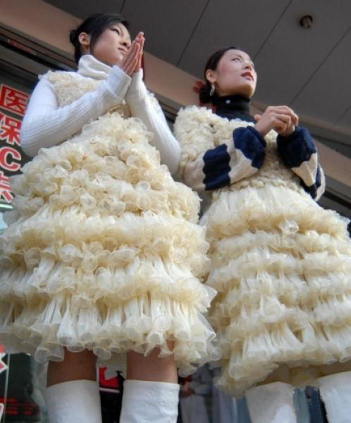 Платья из презервативов