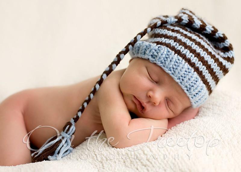 Милые детки в смешных шапочках