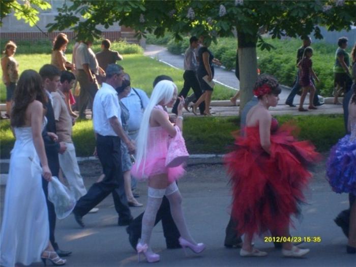 Таких выпускных платьев вы ещё не видели...