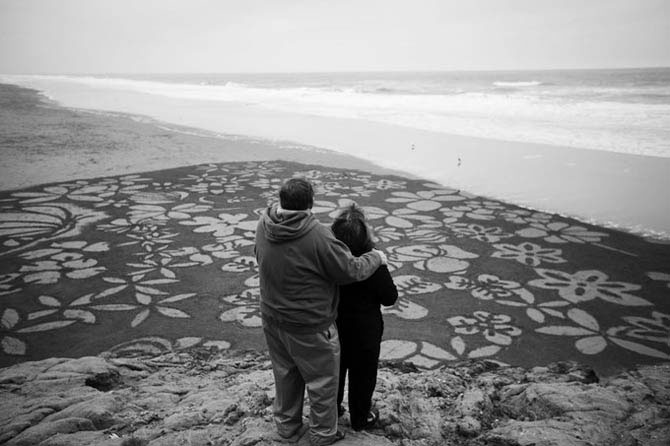 Работы художника на песке