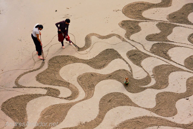 Работы художника на песке