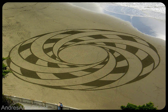 Работы художника на песке