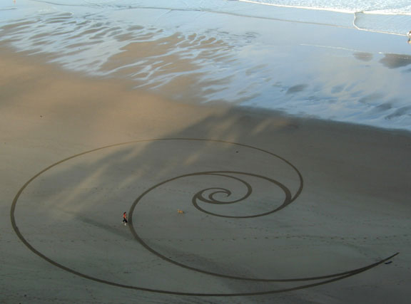 Работы художника на песке