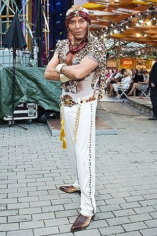 Странные и нелепые костюмы знаменитостей