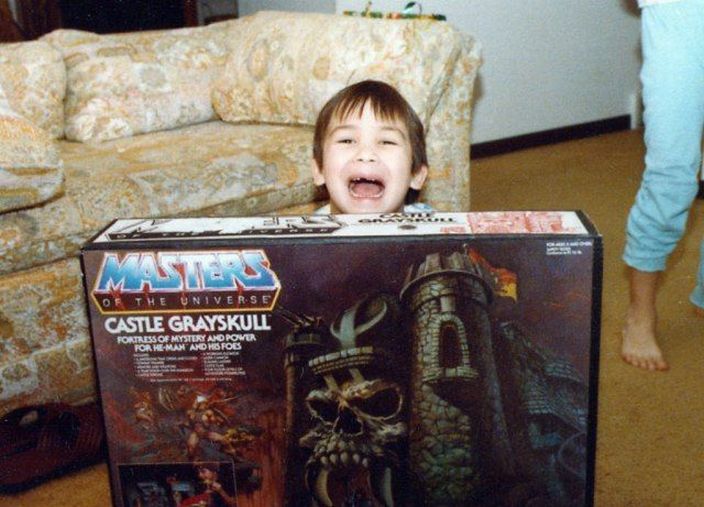 Эмоции детей получивших новогодние подарки