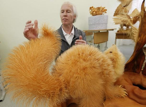 Скульптуры из обычной древесной стружки от Сергея Бобкова