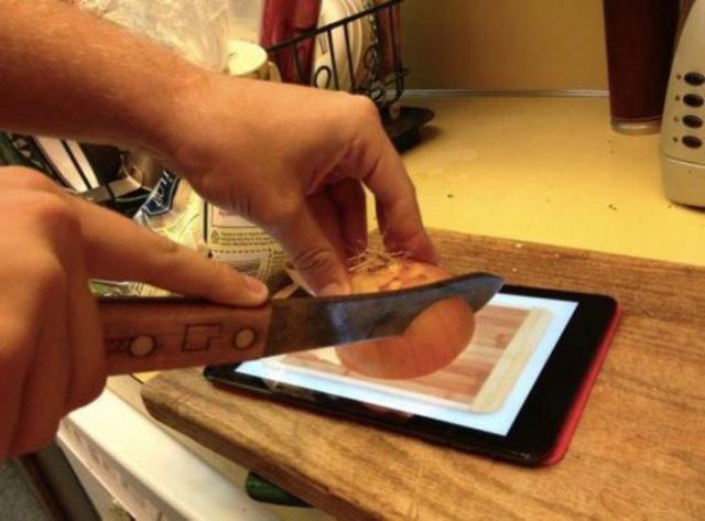 люди делают всё не так, неправильно, неудача 