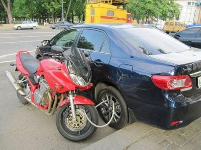 люди делают всё не так, неправильно, неудача 