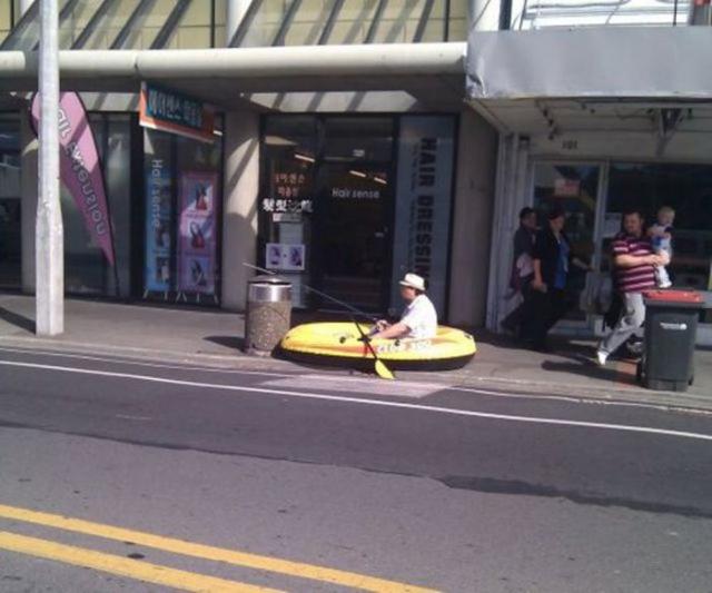 люди делают всё не так, неправильно, неудача 