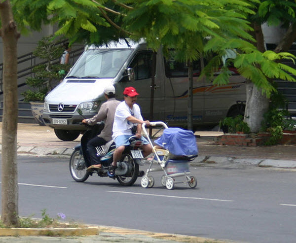 худший отец года, ужасные родители,горе папаша, бедные дети