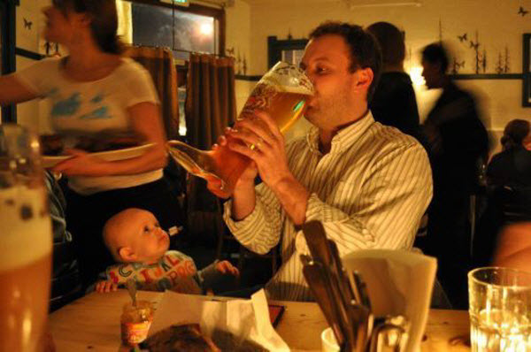 худший отец года, ужасные родители,горе папаша, бедные дети