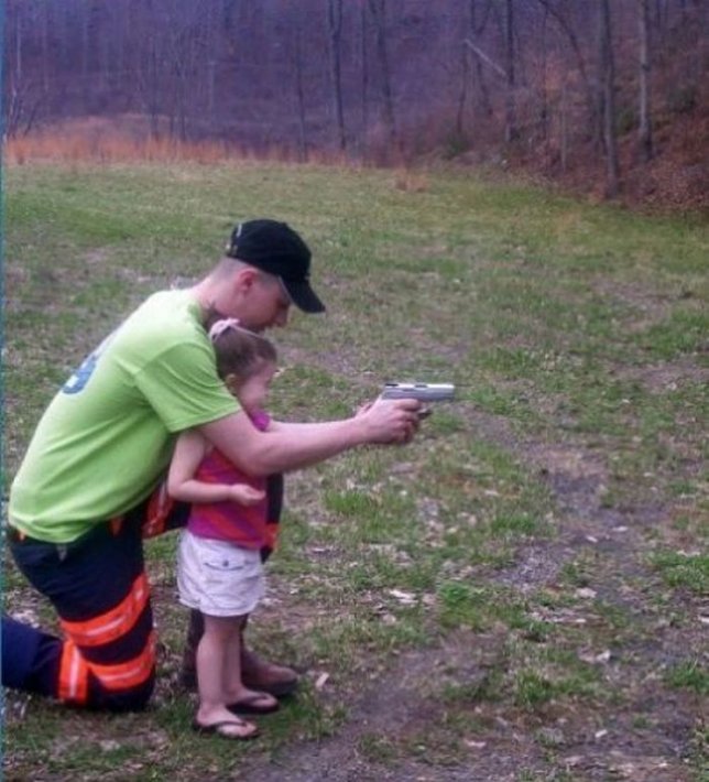 худший отец года, ужасные родители,горе папаша, бедные дети