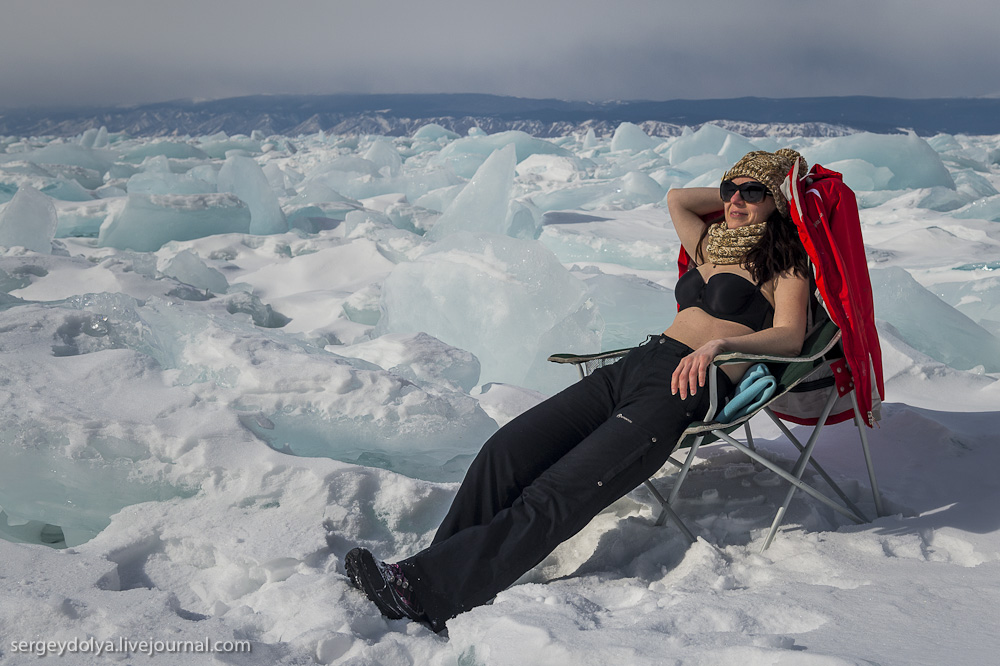 Теплые страны в феврале. Отпуск зимой. Фотосессия на зимнем Байкале. Фотосессия на Байкале зимой. Зимняя фотосессия на льду.