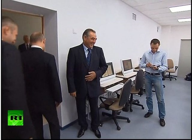 Владимир Путин озадачил школьников своим странным рисунком