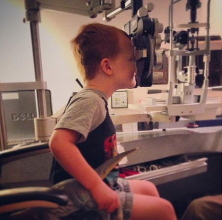 Очки это круто! Сотни фотографий для маленького Ноя Фишера, чтобы он не стеснялся носить очки Сотни, фотографии, Facebook, Ной Фишер, Noah Fisher, не стеснялся, носить, очки