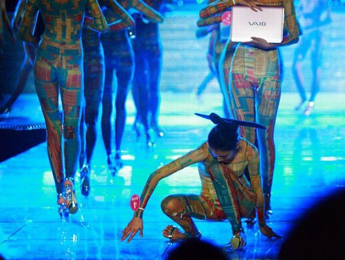 падение моделей, подиум, мода