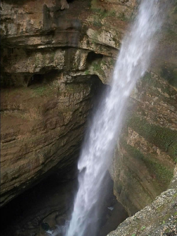 Баатара - водопад протекающий сквозь гору Баатара, водопад ,протекающий ,сквозь гору, Baatara Gorge Waterfall, Ливан