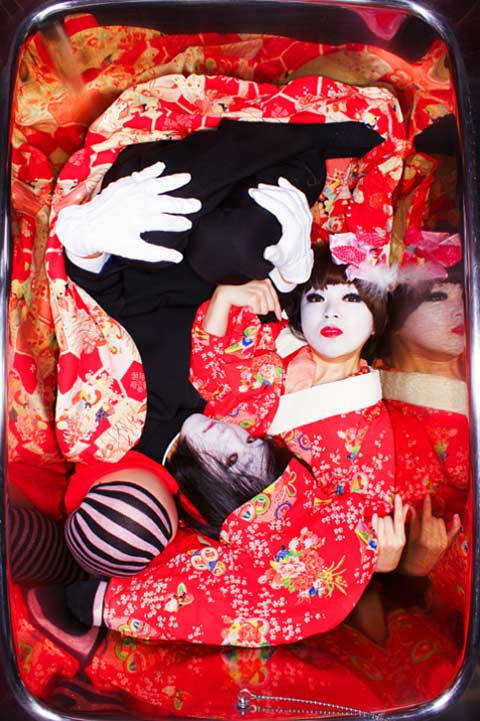 Токийские «клубные детки» в собственных ваннах токио, «клубные детки», в ваннах,hal photographer