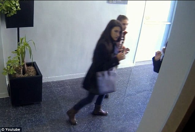 Что бы вы сделали, если бы на ваших глазах совершалось убийство? Убийство,лифт,эксперимент,розыгрыш,Чтобы вы сделали,Thinkmodo