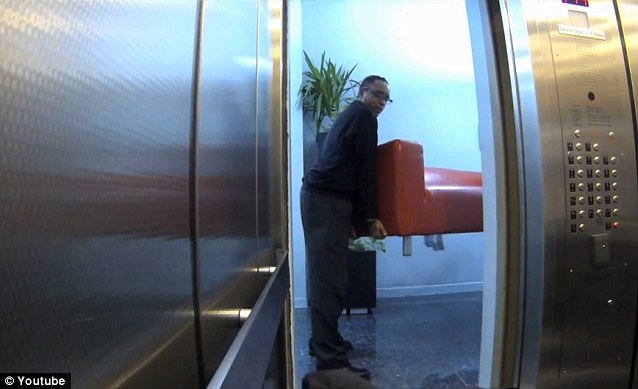 Что бы вы сделали, если бы на ваших глазах совершалось убийство? Убийство,лифт,эксперимент,розыгрыш,Чтобы вы сделали,Thinkmodo