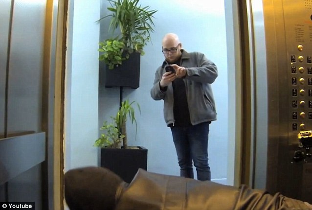 Что бы вы сделали, если бы на ваших глазах совершалось убийство? Убийство,лифт,эксперимент,розыгрыш,Чтобы вы сделали,Thinkmodo