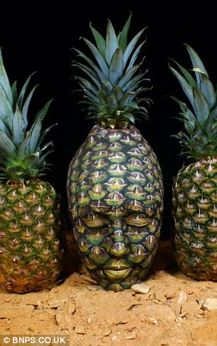 Реалистичный боди-арт, художник Йоханнес Стоеттер ,под фрукты, животных, 