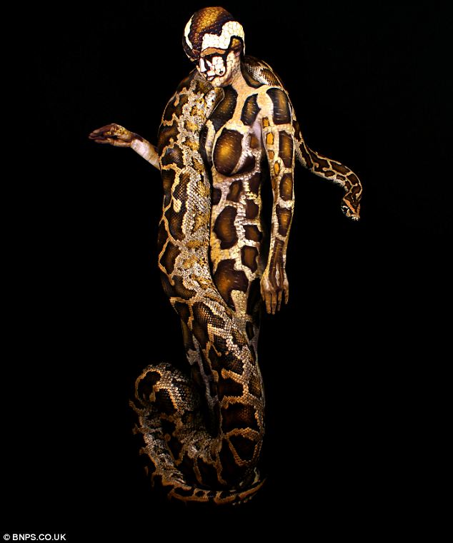 Реалистичный боди-арт, художник Йоханнес Стоеттер ,под фрукты, животных, 