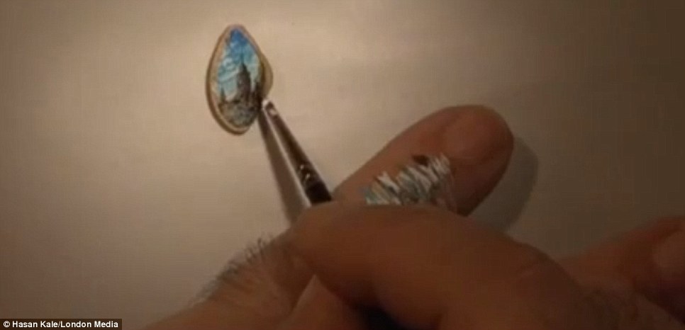 Художник Хасан Кале, картины, крылья бабочки, пейзажи, макароны, ракушки 