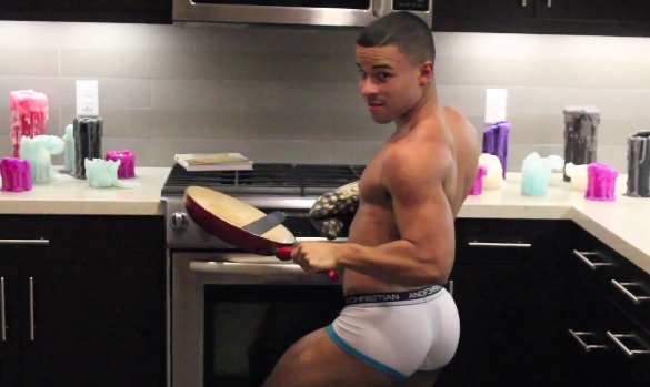 Парень просто в восторге от своей задницы! Джулиан Серрано, Julian Serrano, twerk ,тверк ,парень, крутит задницей