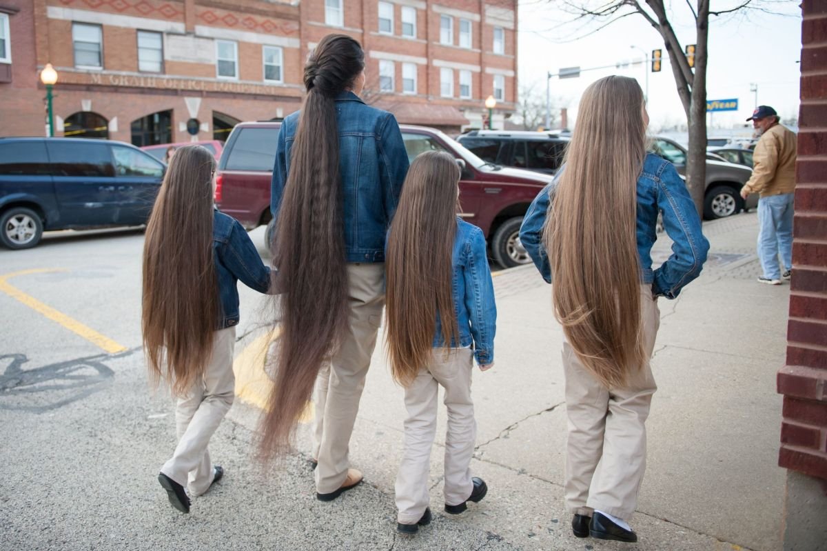 Девушки с очень длинными волосами