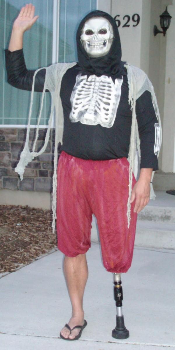 Дейл Прайс покажет, как надо провожать сына в школу