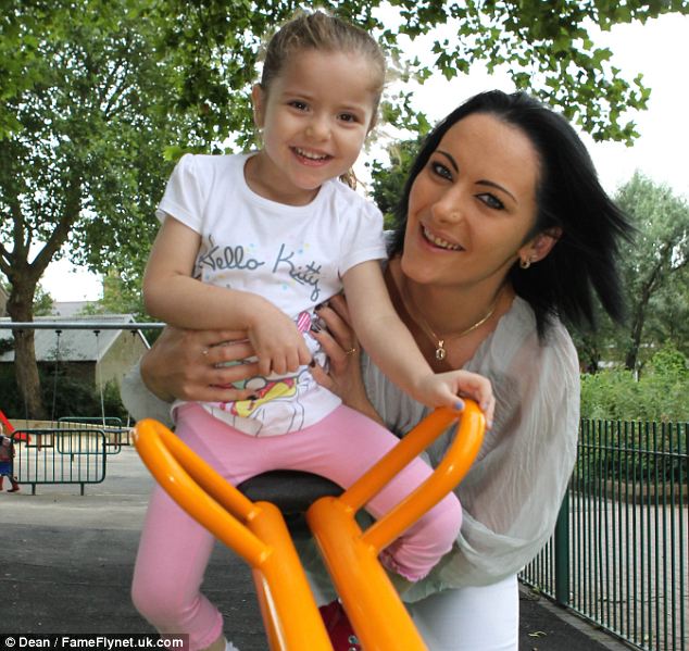  Алекс Абу-Эль-Элла, выкрала, дочь, Египета, Лондон, Мона, Мустафа