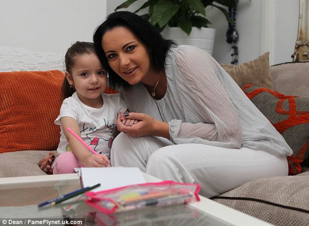  Алекс Абу-Эль-Элла, выкрала, дочь, Египета, Лондон, Мона, Мустафа