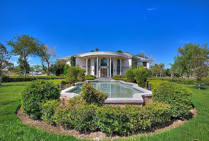 Шикарный дом, рачно, в Лас-Вегасе, за $48 млн ,с собственным аэропортом