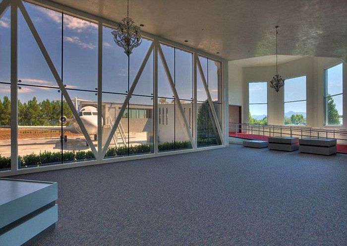 Шикарный дом, рачно, в Лас-Вегасе, за $48 млн ,с собственным аэропортом