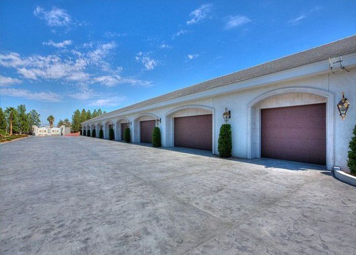 Шикарный дом, рачно, в Лас-Вегасе, за $48 млн ,с собственным аэропортом