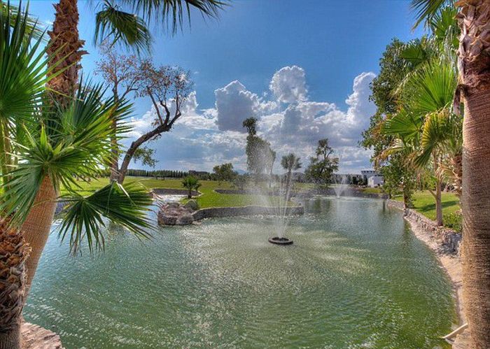 Шикарный дом, рачно, в Лас-Вегасе, за $48 млн ,с собственным аэропортом