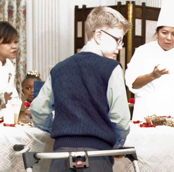 Собака, Мишель Обама, Санни,Sunny, прыгнул, на девочку, в Белом доме