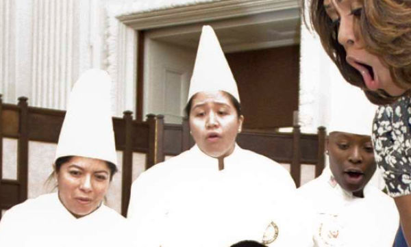 Собака, Мишель Обама, Санни,Sunny, прыгнул, на девочку, в Белом доме