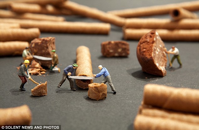 Рабочие миниатюры, Тони Полинни,маленькие рабочие