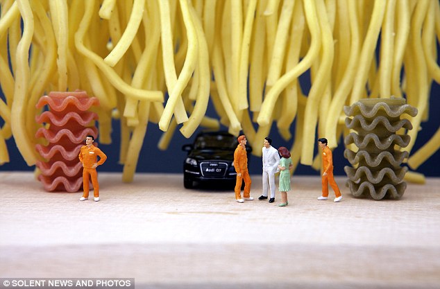 Рабочие миниатюры, Тони Полинни,маленькие рабочие