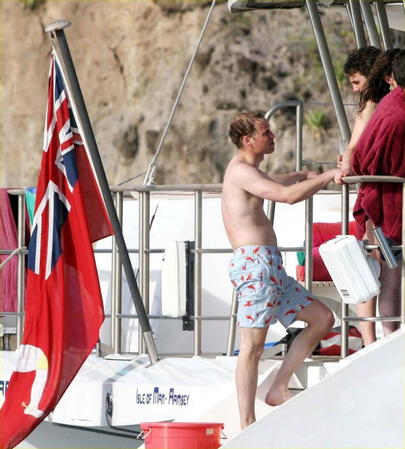 политики на пляже, купальные костюмы политиков