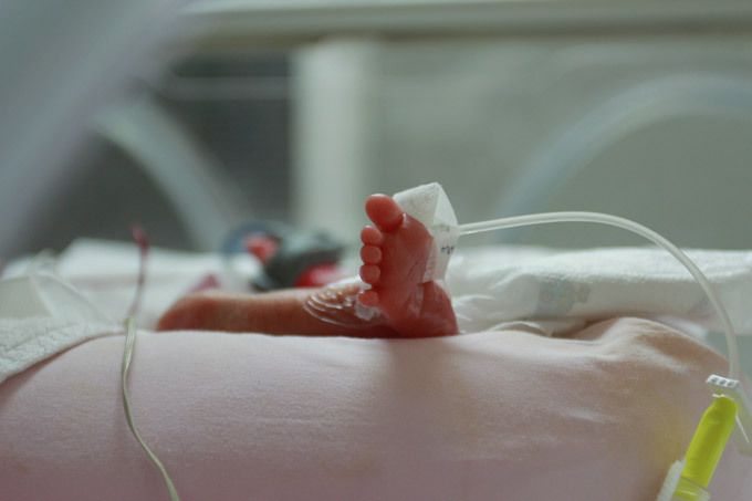 Пожилые роженицы,китай, крошечные младенцы, 680 гр