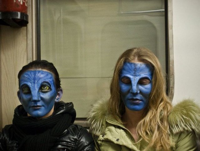 метро, общественный транспорт,странные пассажиры,люди 