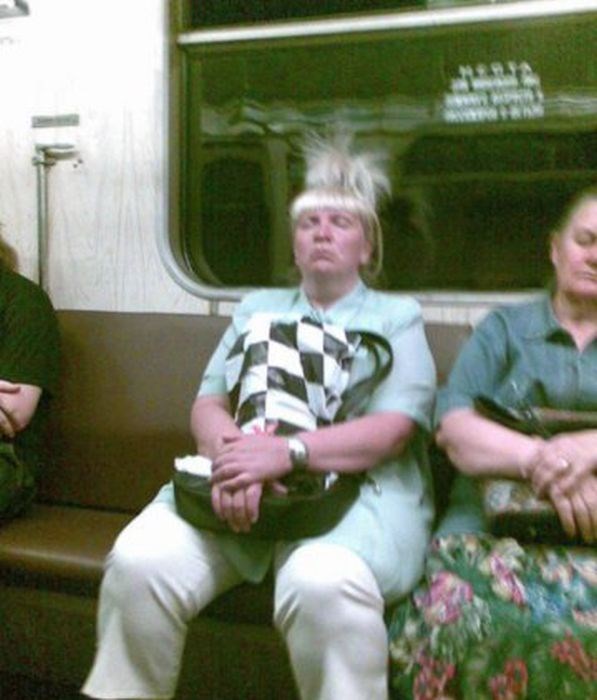 метро, общественный транспорт,странные пассажиры,люди 