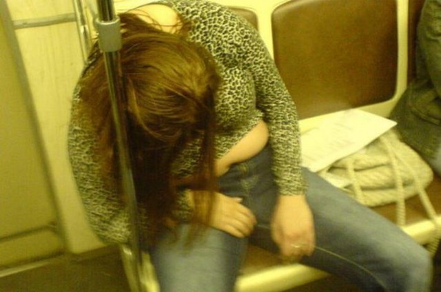 метро, общественный транспорт,странные пассажиры,люди 