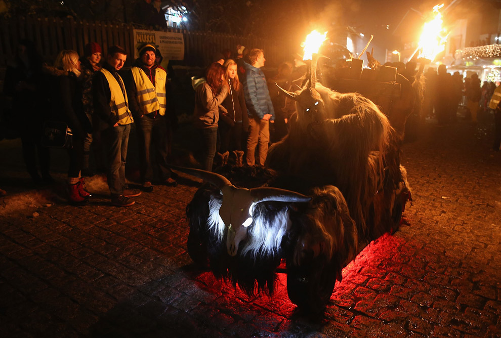 Крампус,антипод, противоположность, зловещий напарник, Святой Николай, Krampus