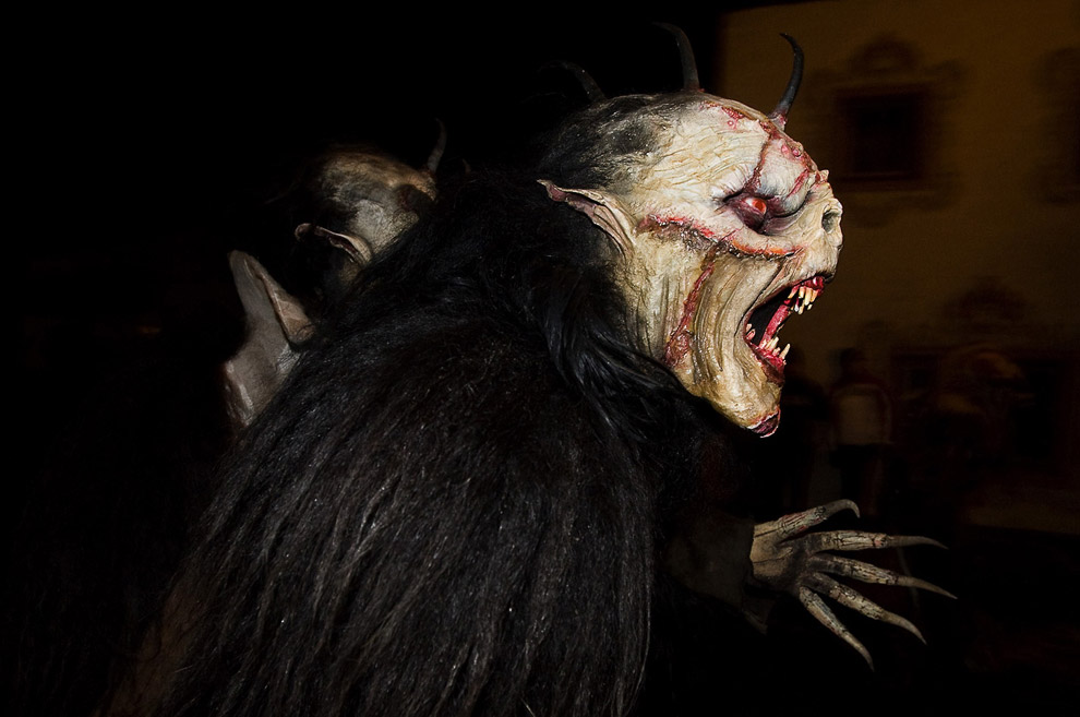 Крампус,антипод, противоположность, зловещий напарник, Святой Николай, Krampus