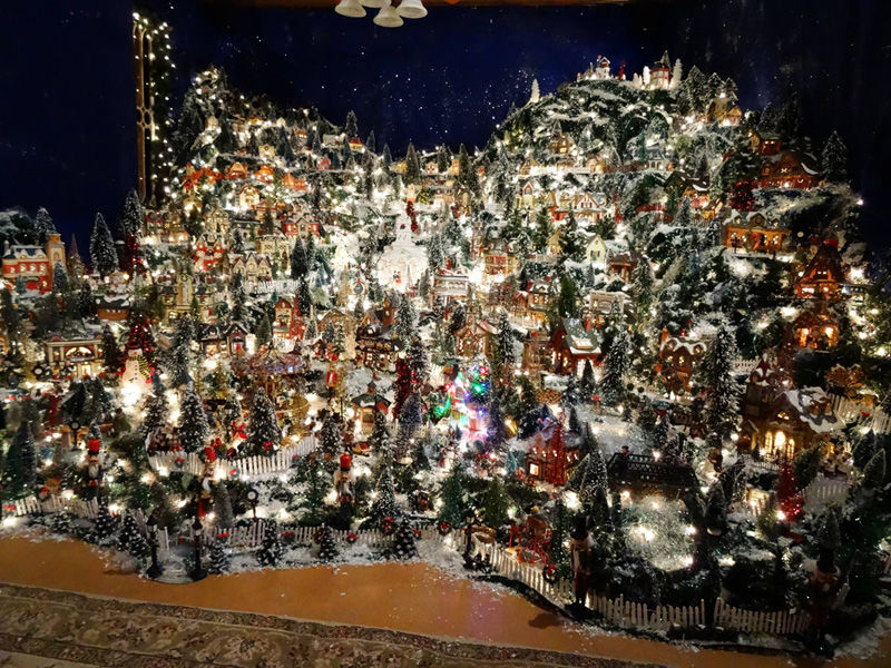 Сказочный, рождественский, маленький, городок, построенный, внутри комнаты, в доме